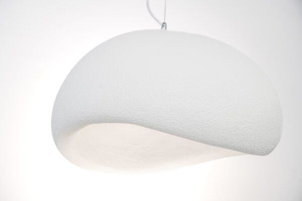 lampa wabi sabi na białym tle