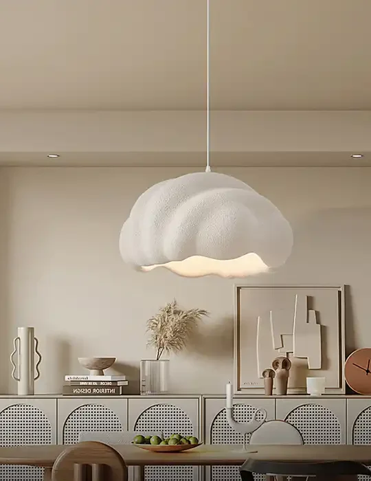 lampa chmura wabi sabi w salonie